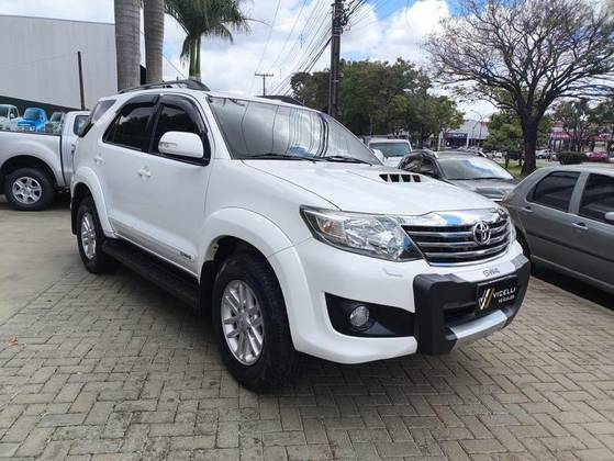 TOYOTA HILUX SW4 3.0 SRV 4X4 16V TURBO INTERCOOLER DIESEL 4P AUTOMÁTICO TOYOTA HILUX SW4 3.0 SRV 4X4 16V TURBO INTERCOOLER DIESEL 4P AUTOMÁTICO